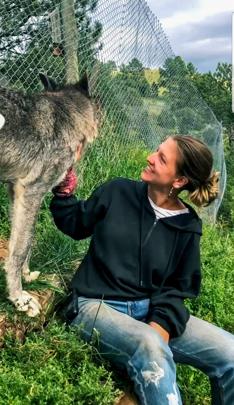 Anna Sofia Vera petting dog